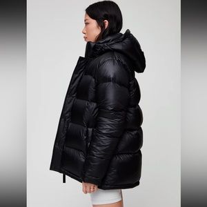Aritzia TNA Super Puff in Soft Shine Black